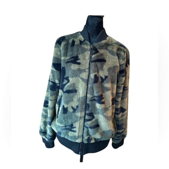 Bar lll size large faux fur camo jacket. Excellent Condition! - Picture 1 of 10